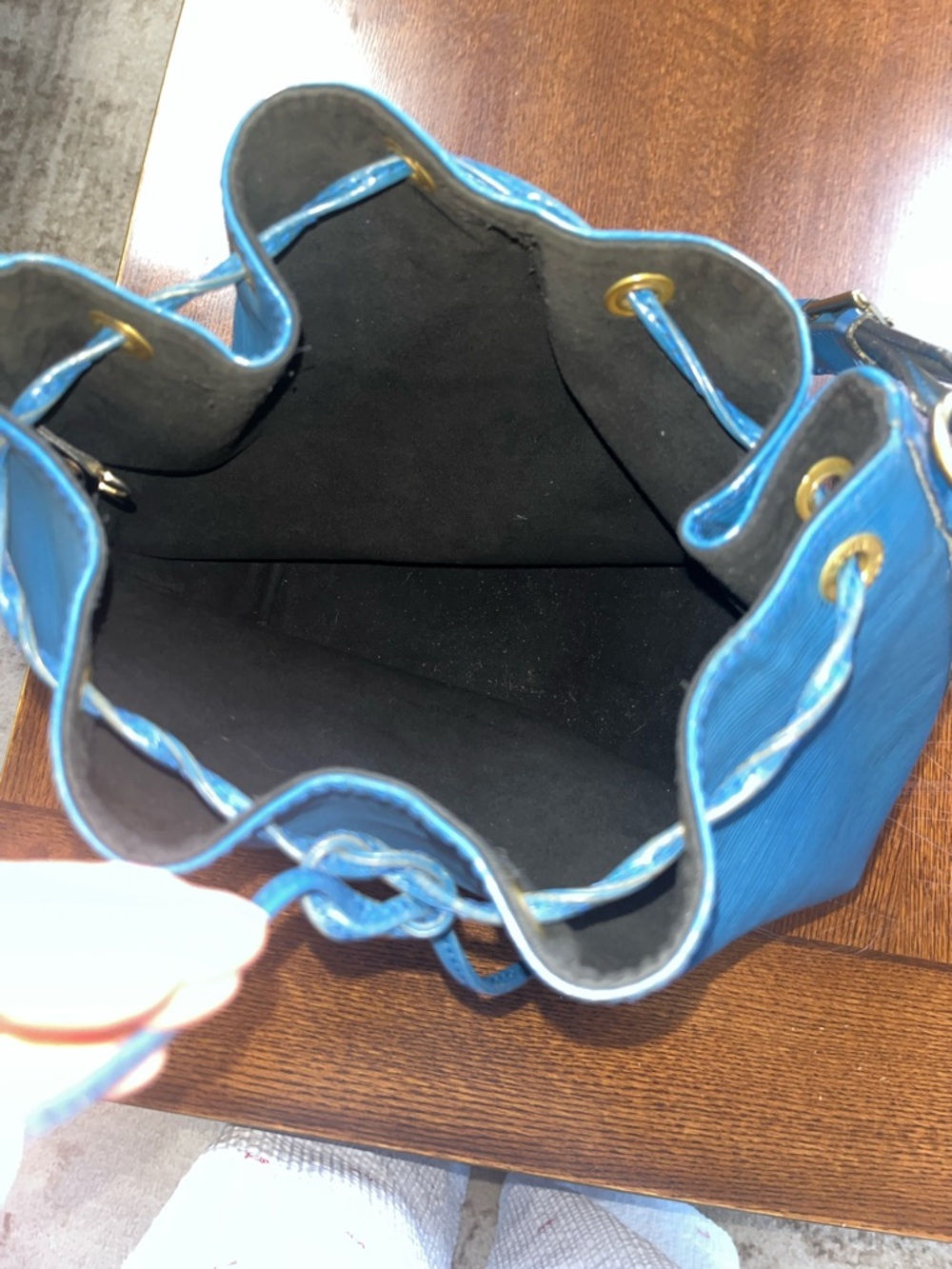 Louis Vuitton Blue Epi Leather Drawstring Hobo - Picture 3 of 16